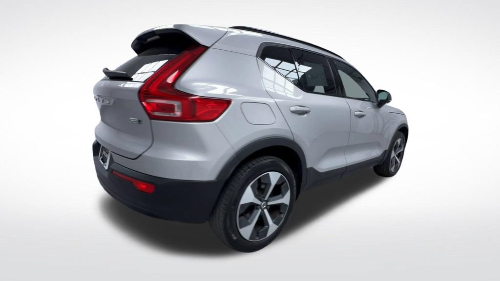 Used 2025 Volvo XC40 B5 Plus AWD/4WD image 8