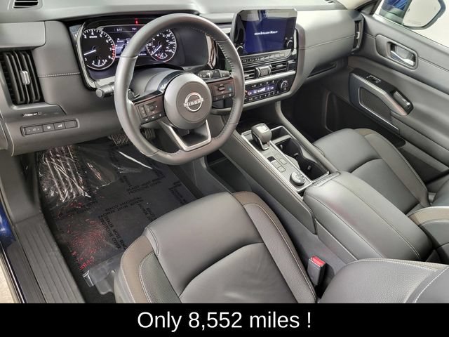 Used 2025 Nissan Pathfinder SL AWD/4WD image 12