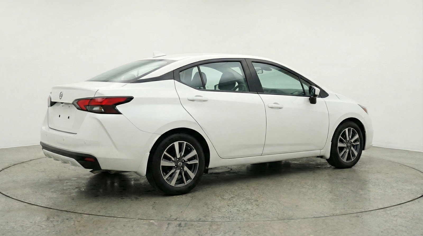 Used 2025 Nissan Versa SV image 9