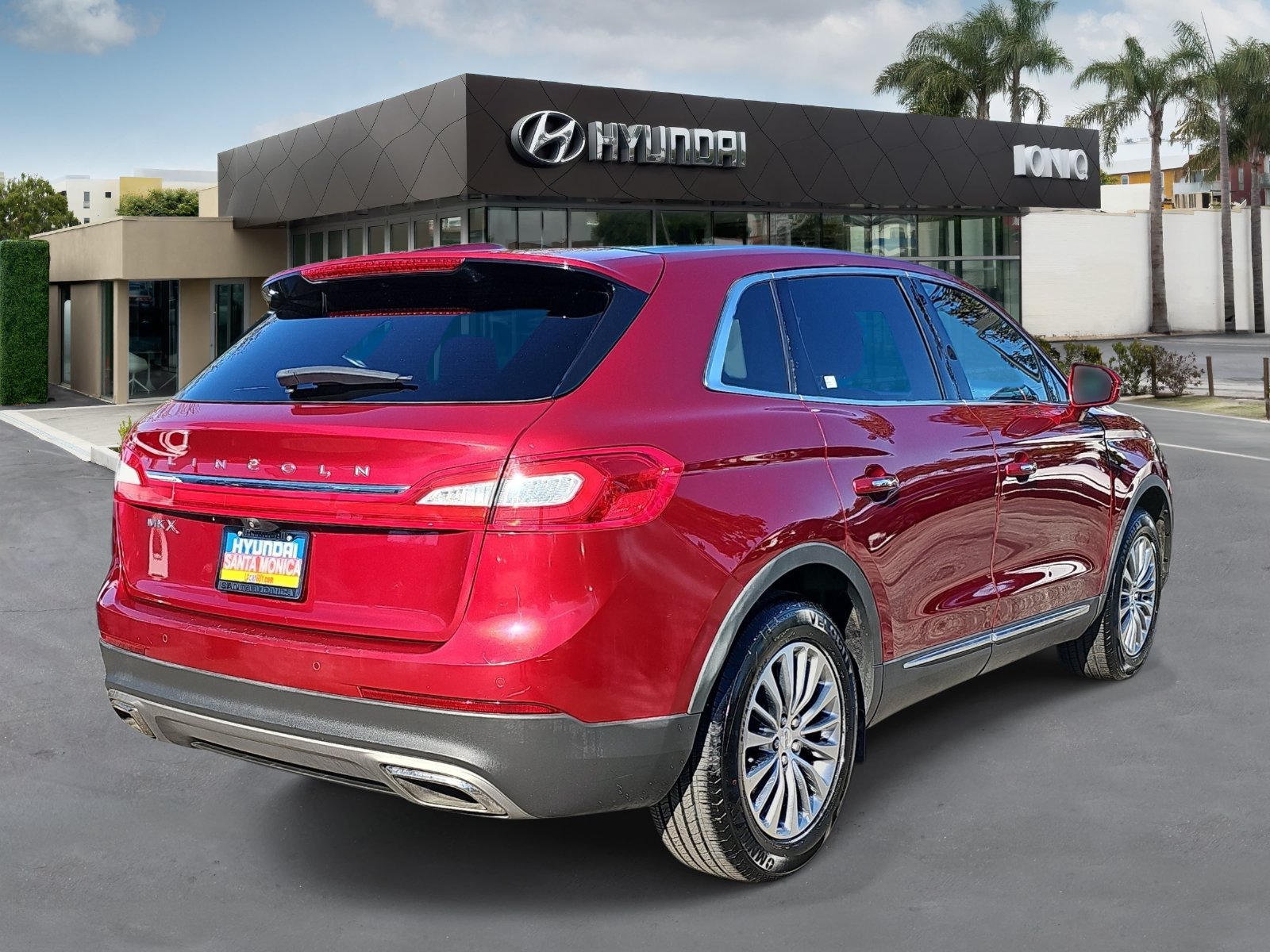 Used 2016 Lincoln MKX Select w/ Select Plus Package FWD image 3