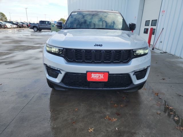 New 2025 Jeep Grand Cherokee Limited image 8