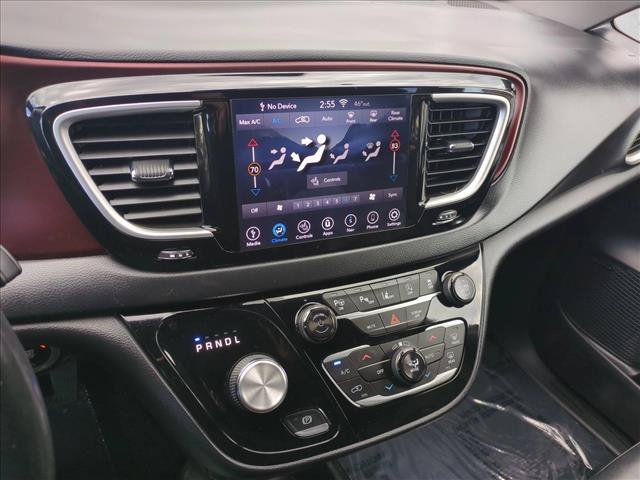Used 2020 Chrysler Pacifica Touring-L FWD image 15