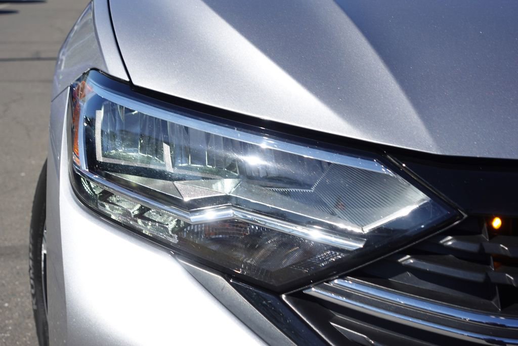 Used 2023 Volkswagen Jetta Sport image 3