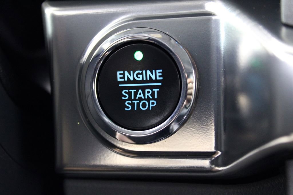 Used 2023 Ford F150 Lariat w/ Trailer Tow Package image 26