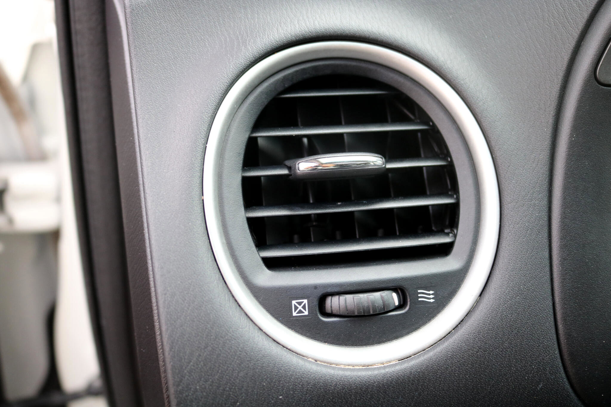 Used 2016 INFINITI QX60 Luxe image 17