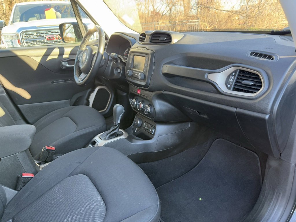 Used 2017 Jeep Renegade Latitude image 34