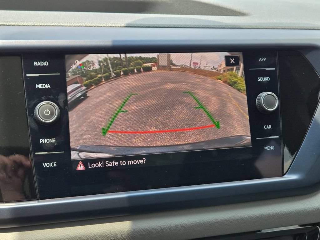 Used 2023 Volkswagen Taos SE w/ Panoramic Sunroof Package FWD image 24