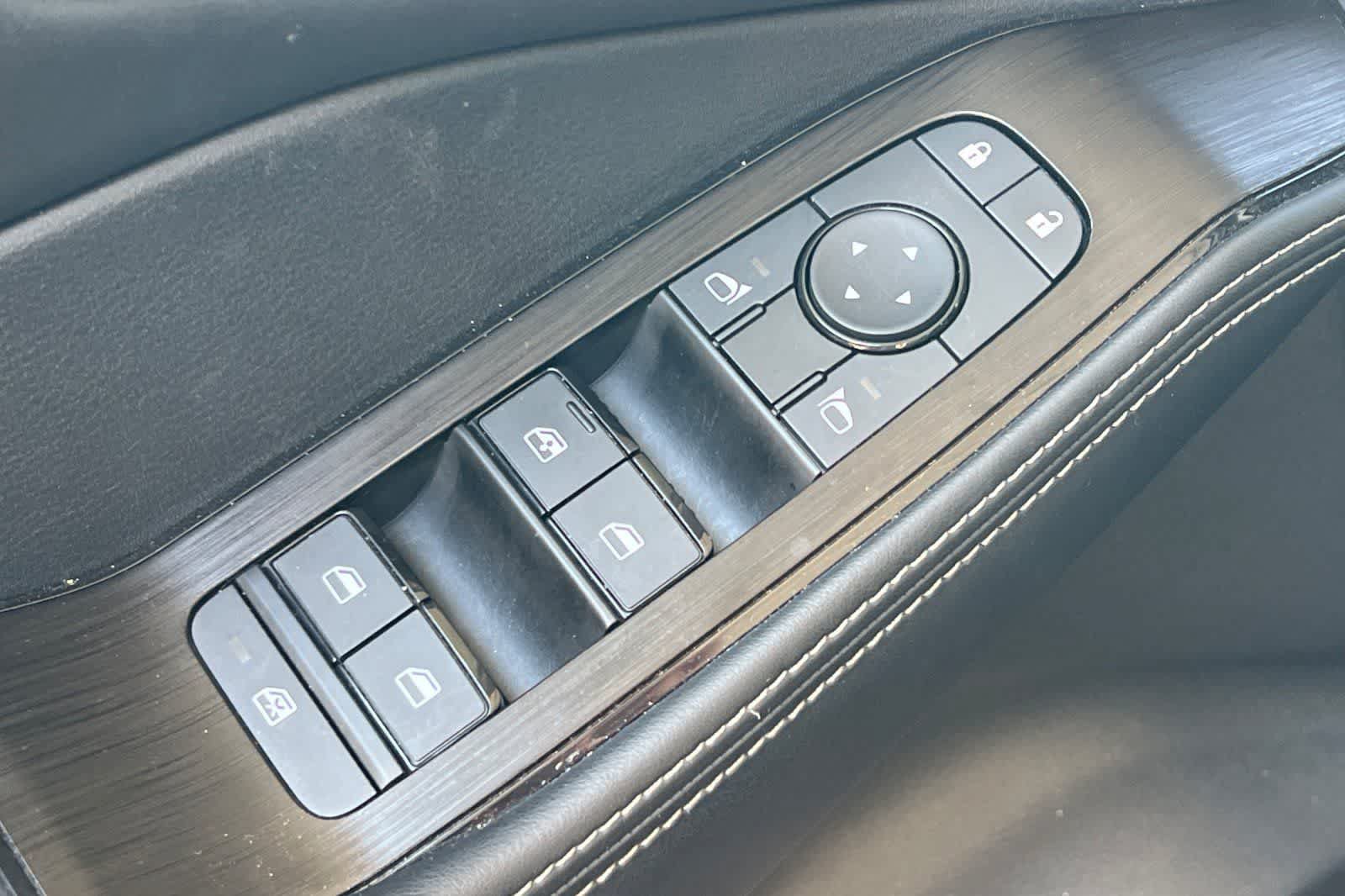 Used 2025 Nissan Rogue SV w/ SV Premium Package FWD image 14