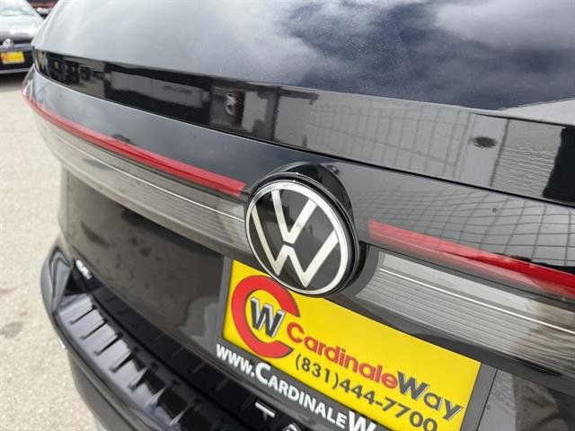 New 2025 Volkswagen Taos SE image 10