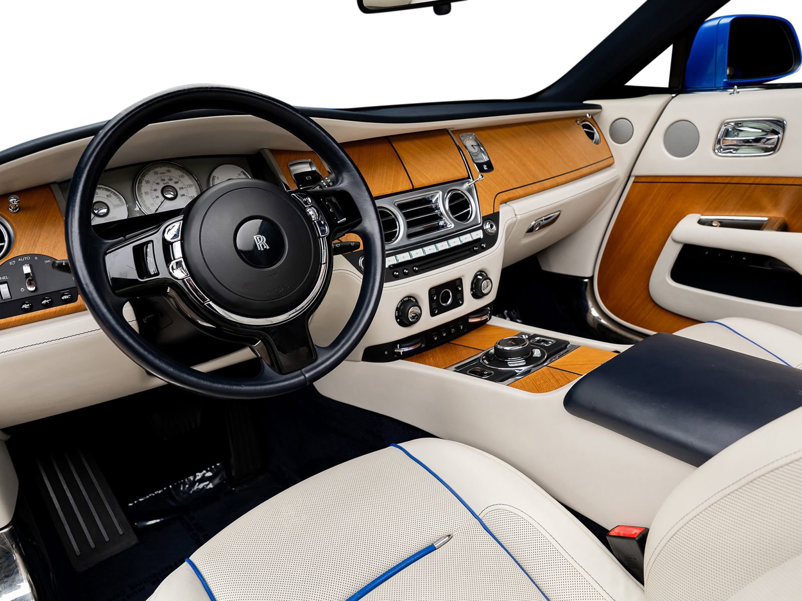 Used 2017 Rolls-Royce Dawn image 2