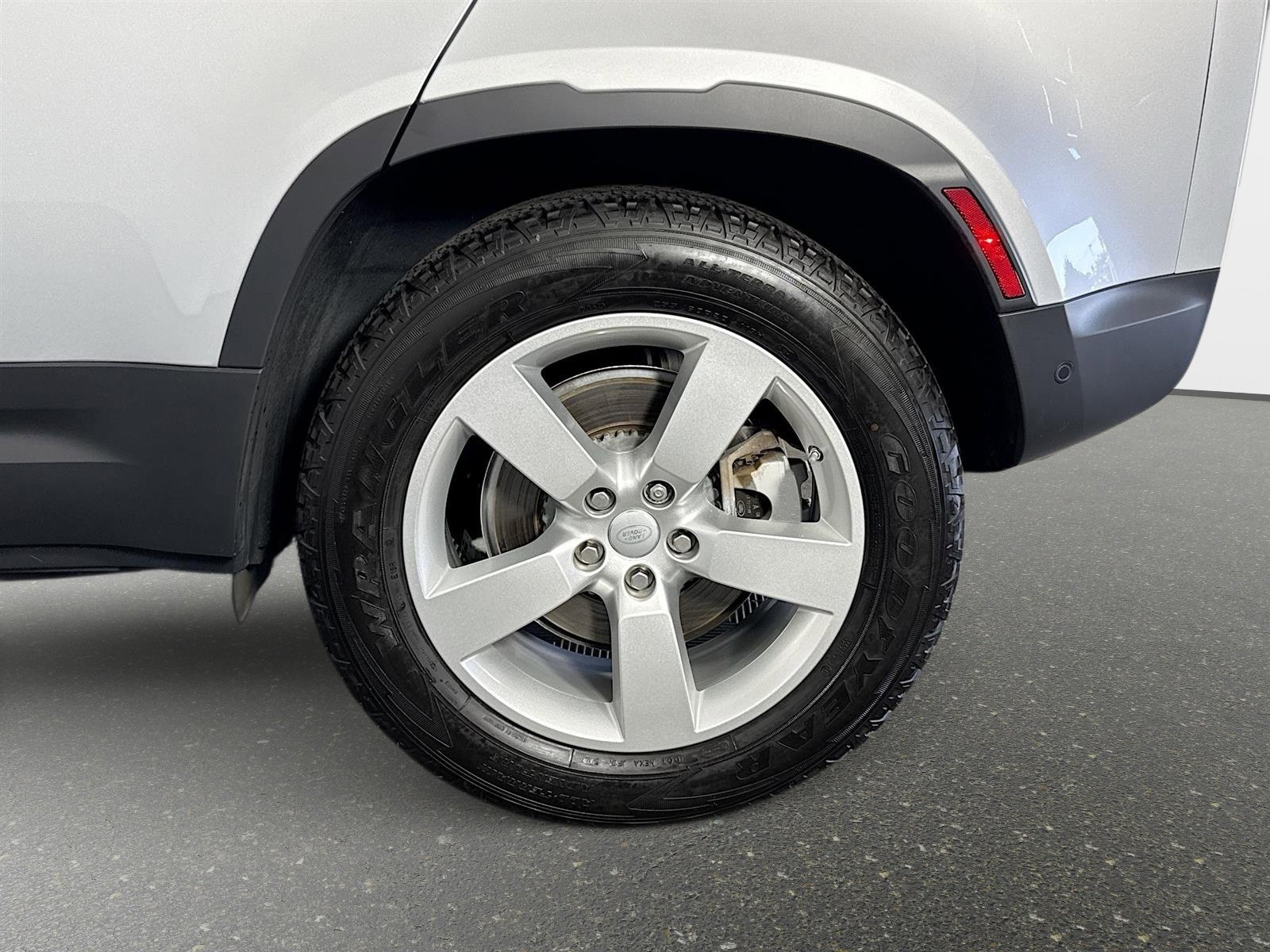 Used 2020 Land Rover Defender 110 First Edition image 34