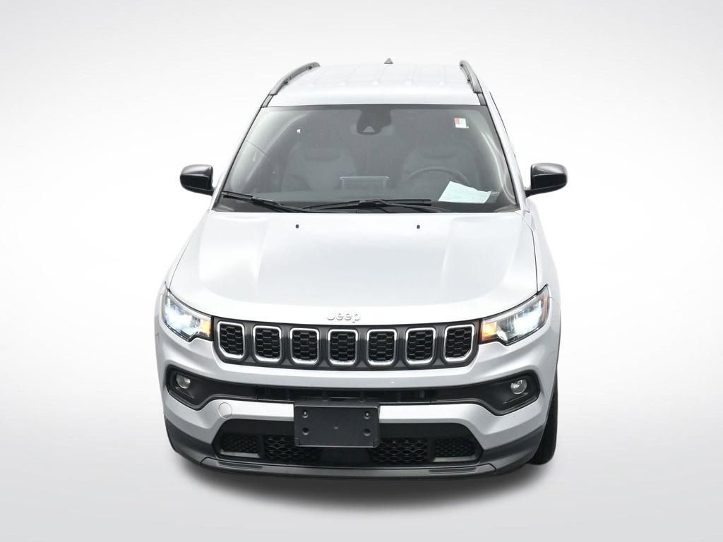Used 2025 Jeep Compass Latitude image 21