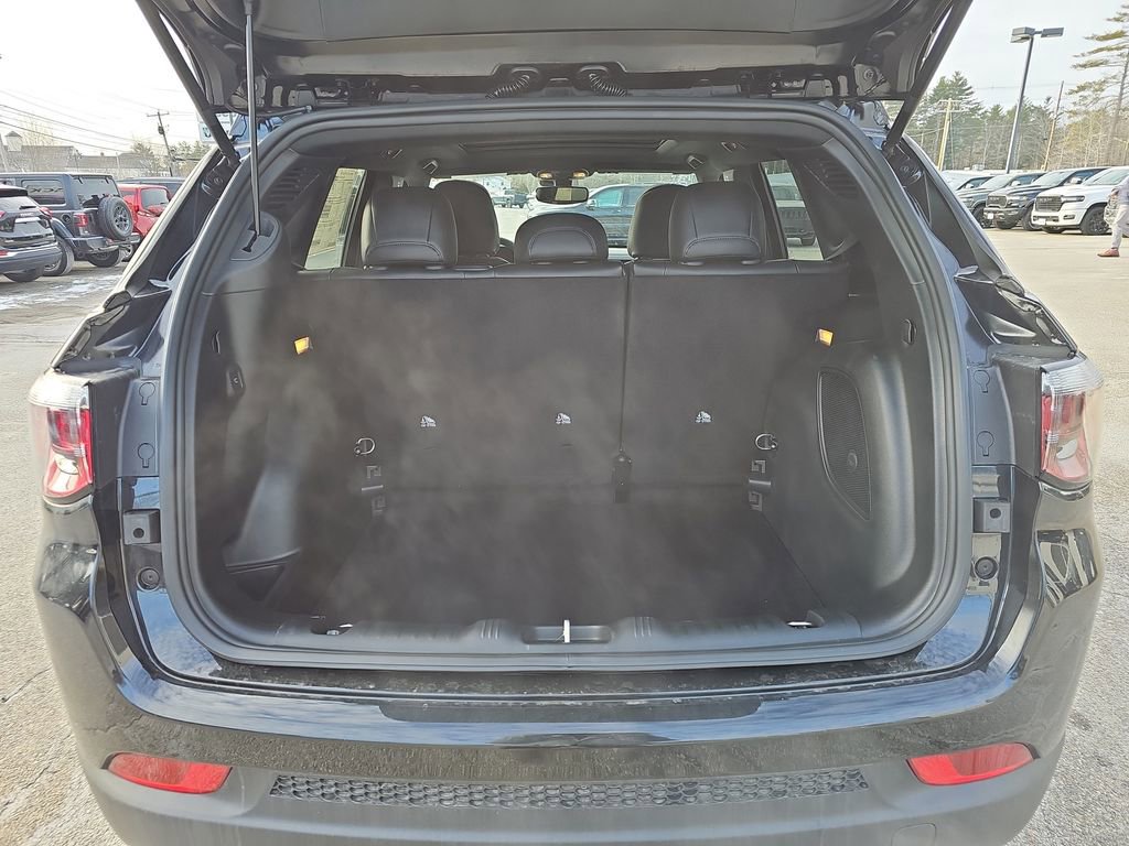 New 2026 Jeep Compass Latitude w/ Sun and Sound Group image 27