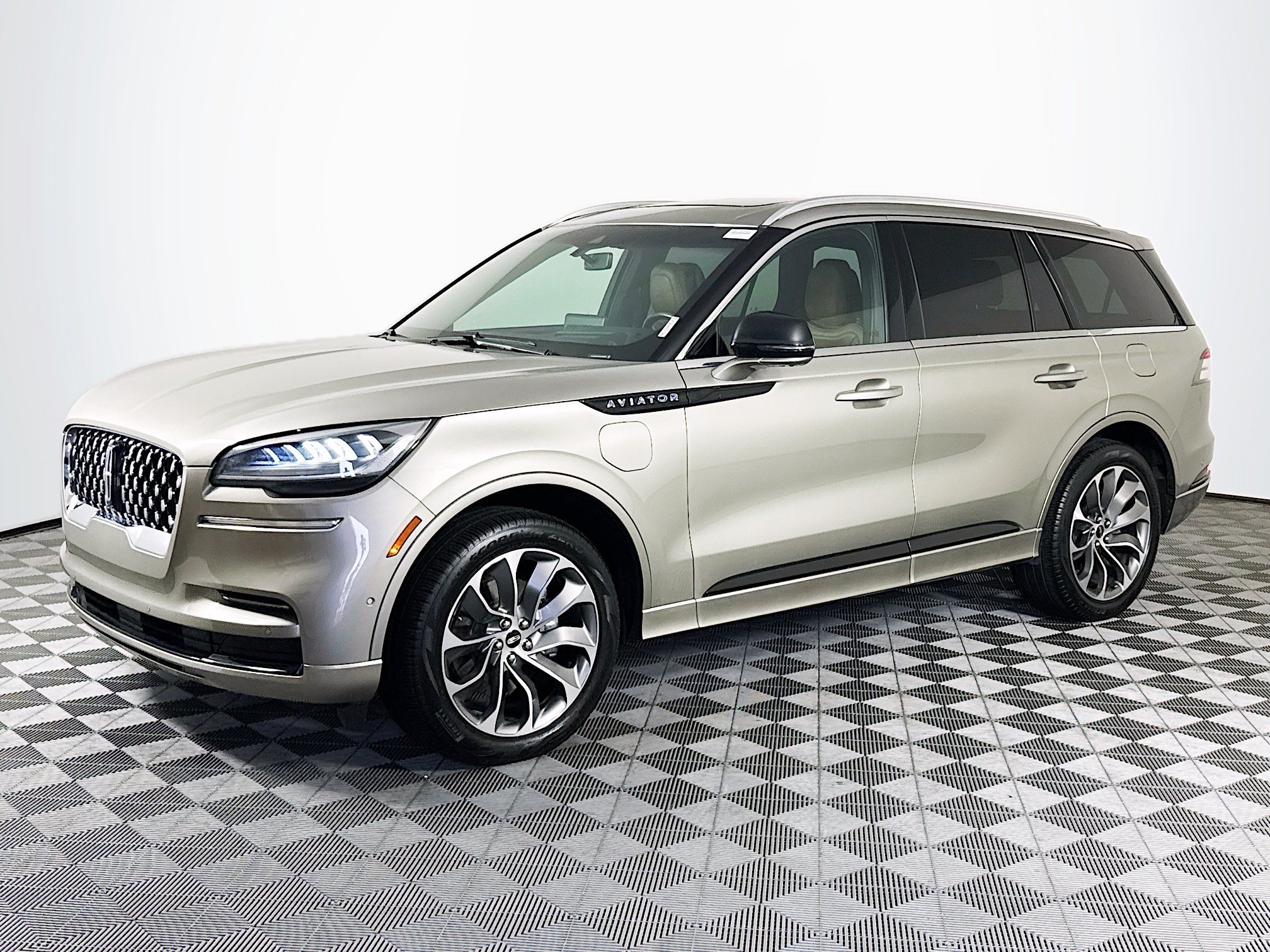 Used 2023 Lincoln Aviator Grand Touring w/ Equipment Group 301A AWD/4WD image 4