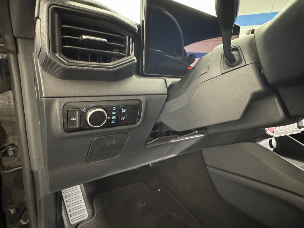 Used 2024 Ford Mustang Convertible image 33