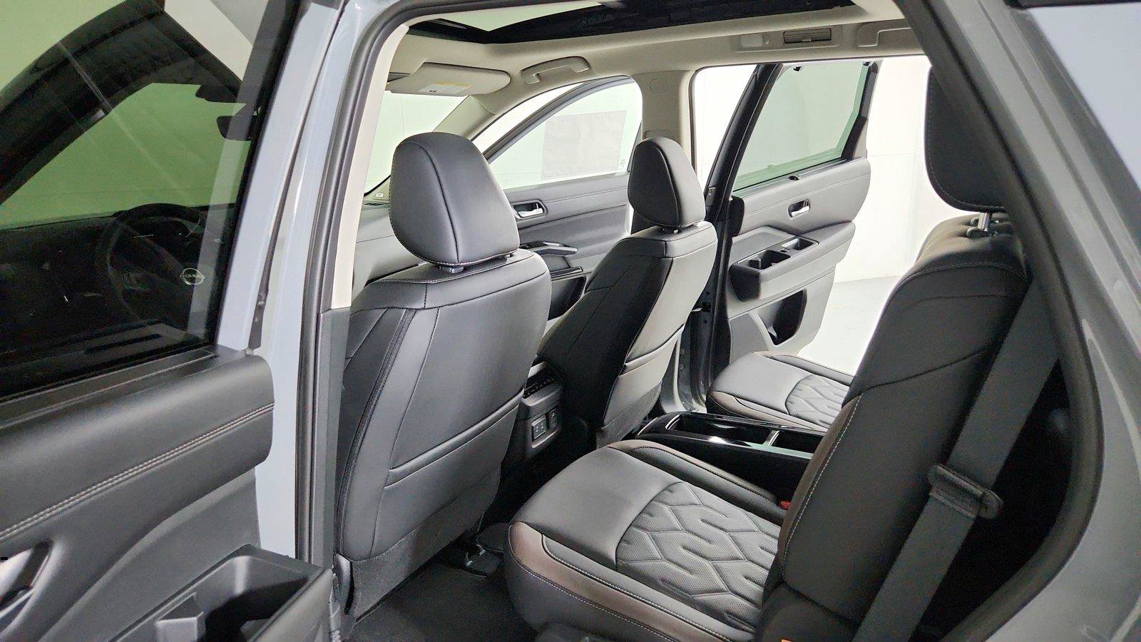 New 2026 Nissan Pathfinder Platinum AWD/4WD image 25