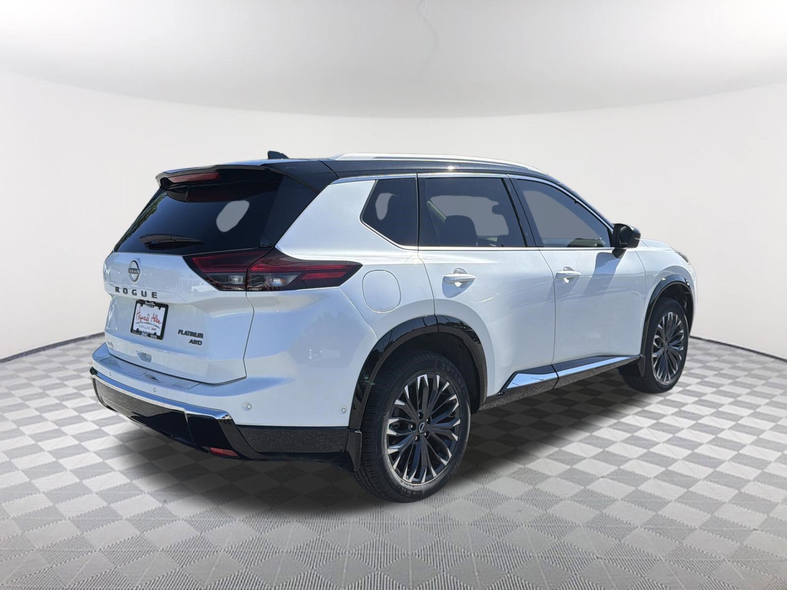 Used 2024 Nissan Rogue Platinum AWD/4WD image 8