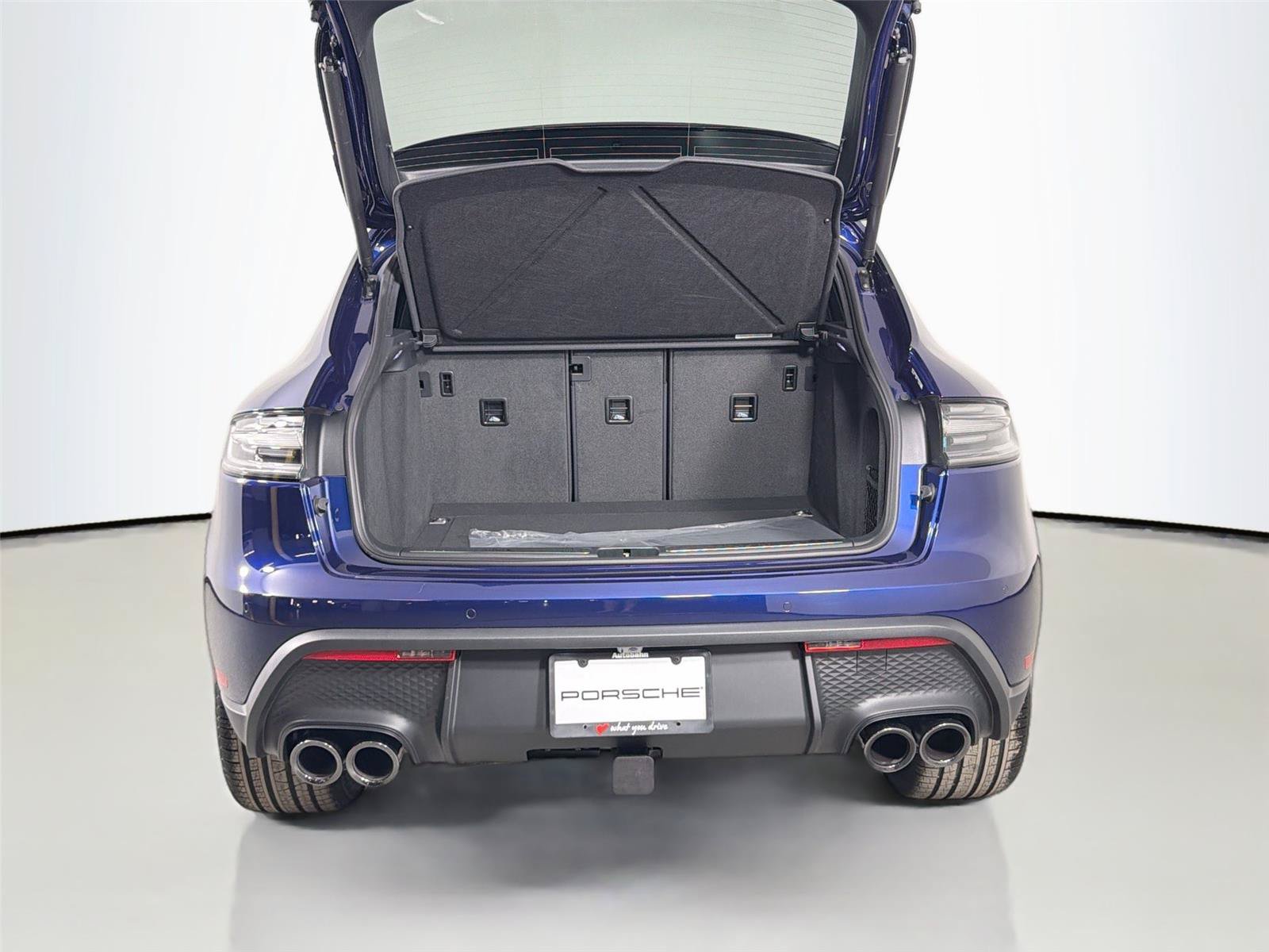 Certified 2026 Porsche Macan Turbo AWD/4WD image 36