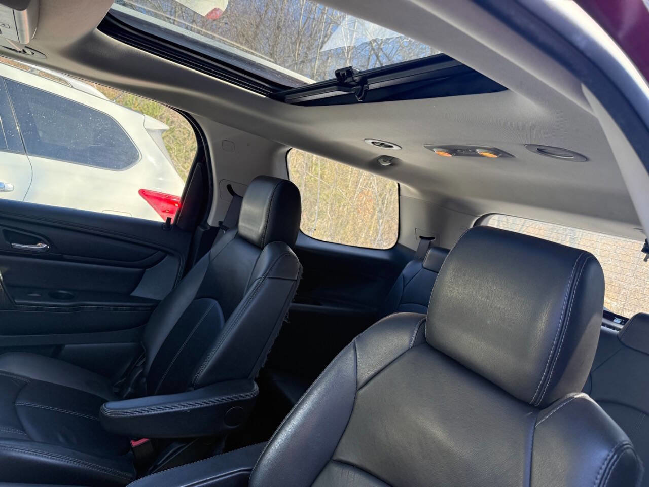 Used 2015 GMC Acadia SLT image 16