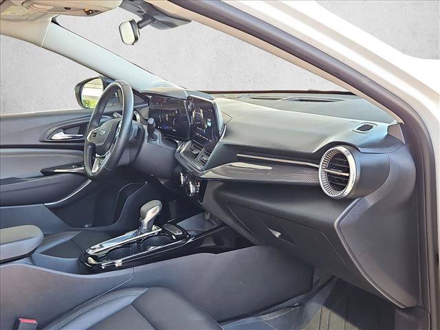 Used 2025 Chevrolet Trax ACTIV w/ Sunroof Package FWD image 19