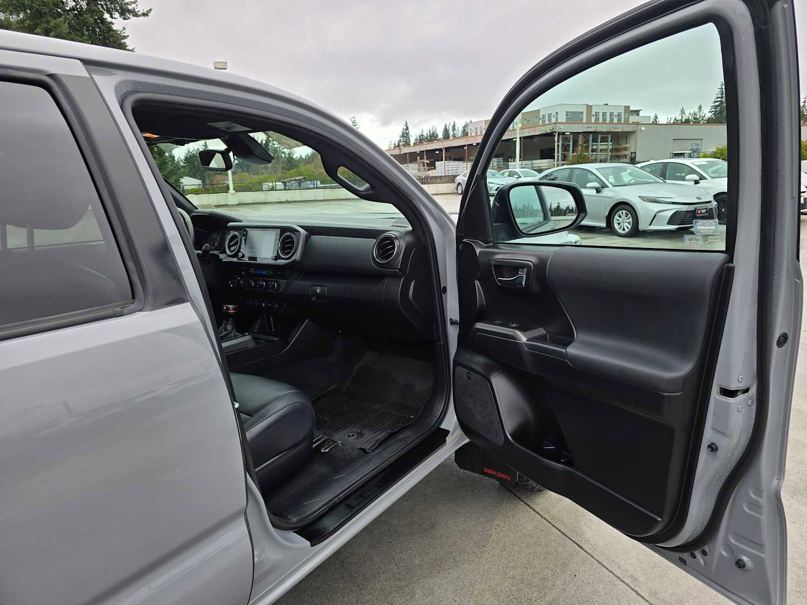 Certified 2021 Toyota Tacoma TRD Off-Road w/ TRD Premium Off Road Package image 11