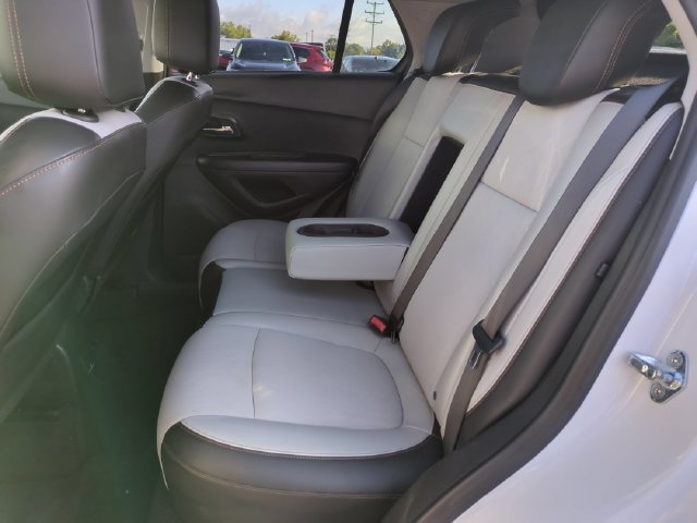 Used 2022 Chevrolet Trax LT w/ LT Convenience Package AWD/4WD image 17
