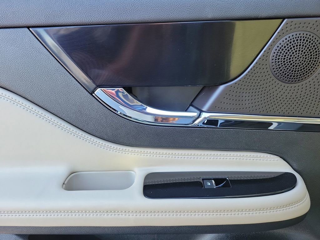 New 2026 Lincoln Corsair Premiere image 14