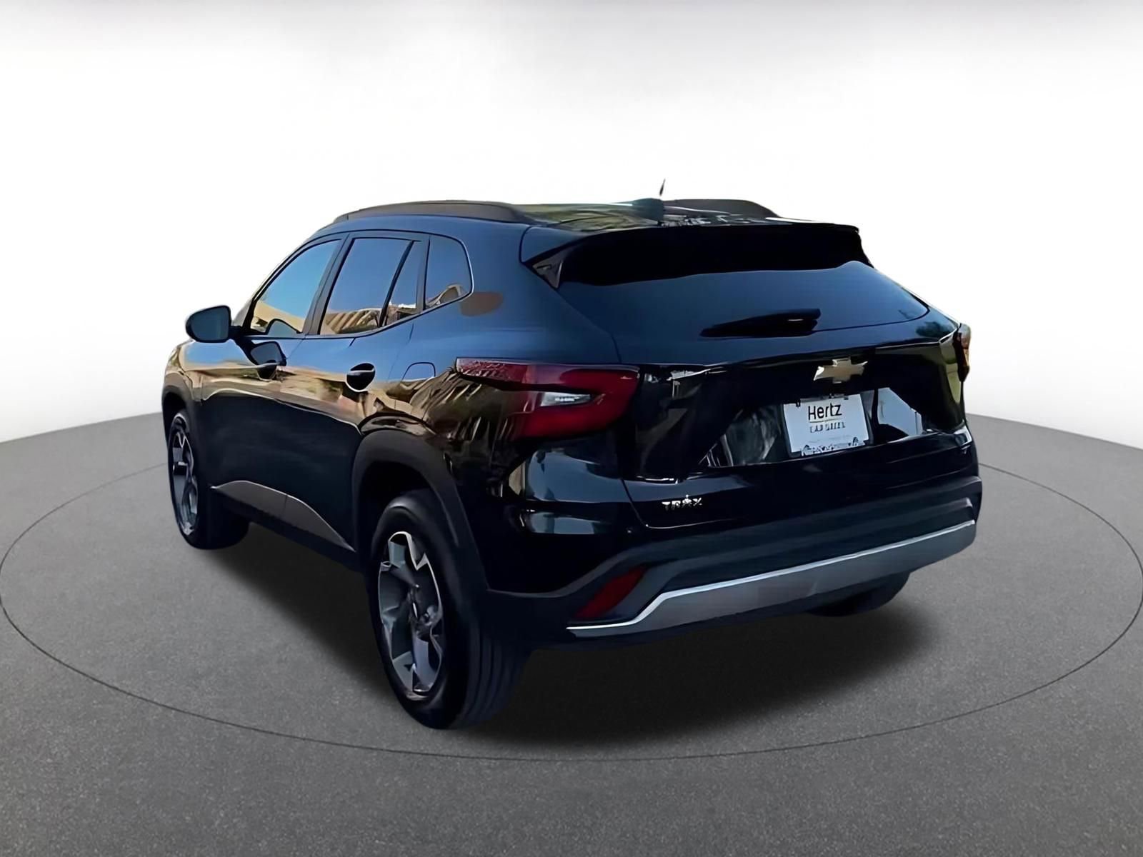 Used 2025 Chevrolet Trax LT FWD image 11