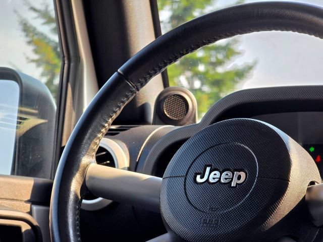 Used 2008 Jeep Wrangler Unlimited Sahara AWD/4WD image 18