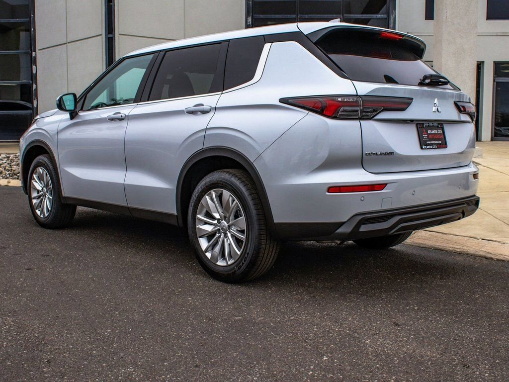 New 2026 Mitsubishi Outlander ES AWD/4WD image 4