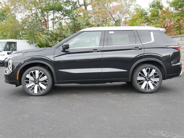 Used 2025 Mitsubishi Outlander AWD image 3