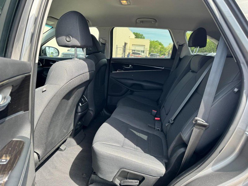 Used 2019 Kia Sorento L FWD image 12