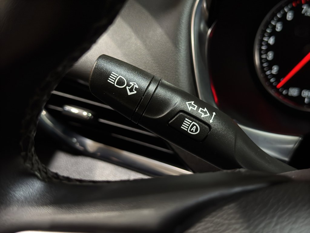 Used 2023 Chevrolet Traverse High Country image 26