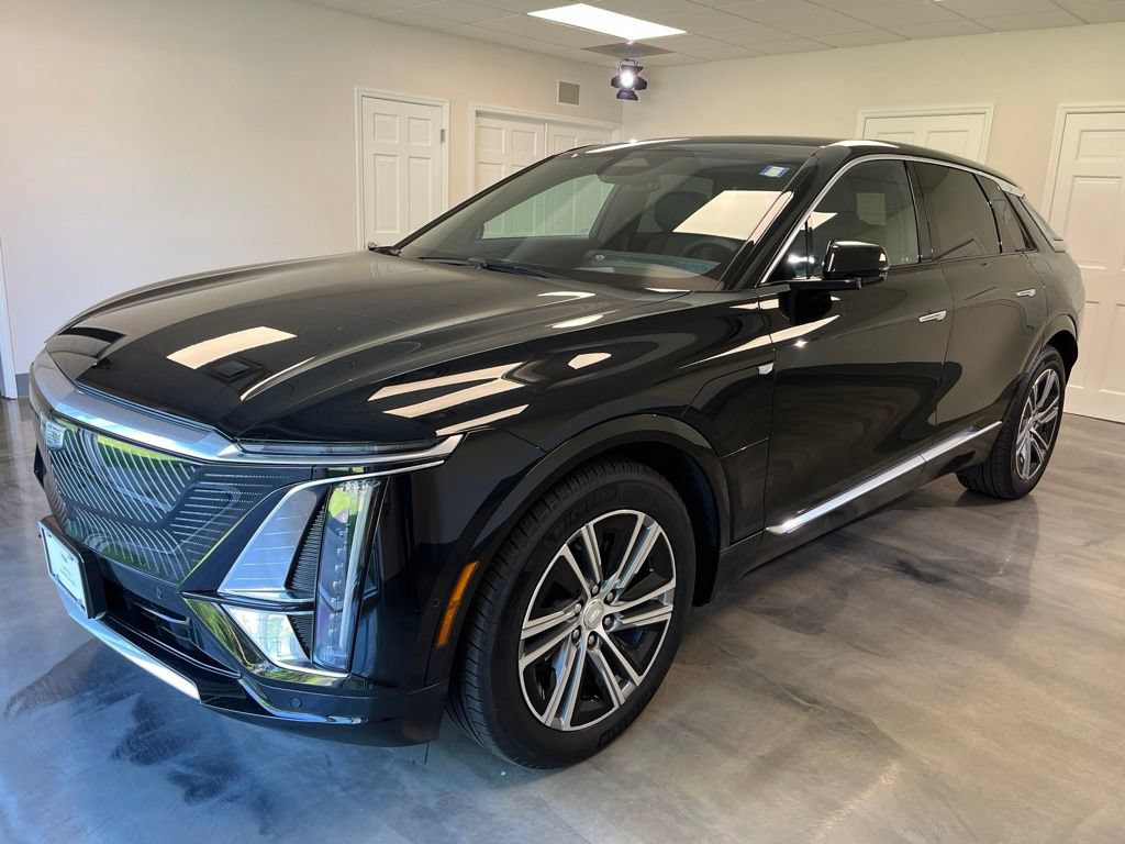 Used 2024 Cadillac Lyriq Luxury w/ LPO, Floor Liner Package AWD/4WD image 4