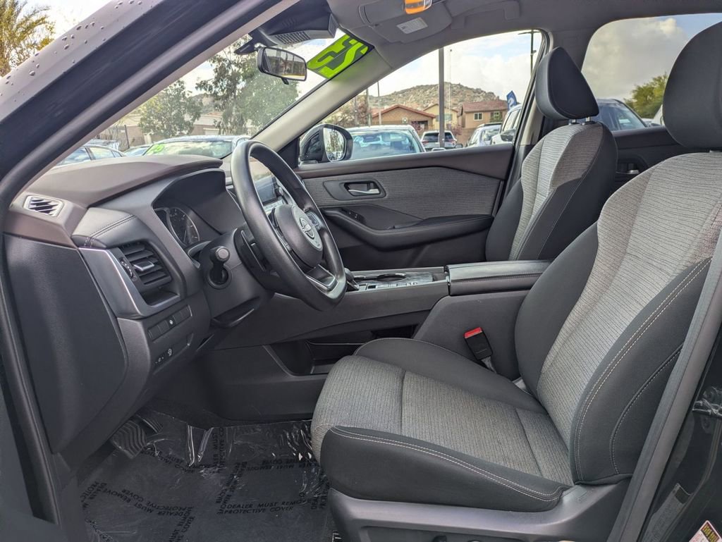 Used 2023 Nissan Rogue SV image 14