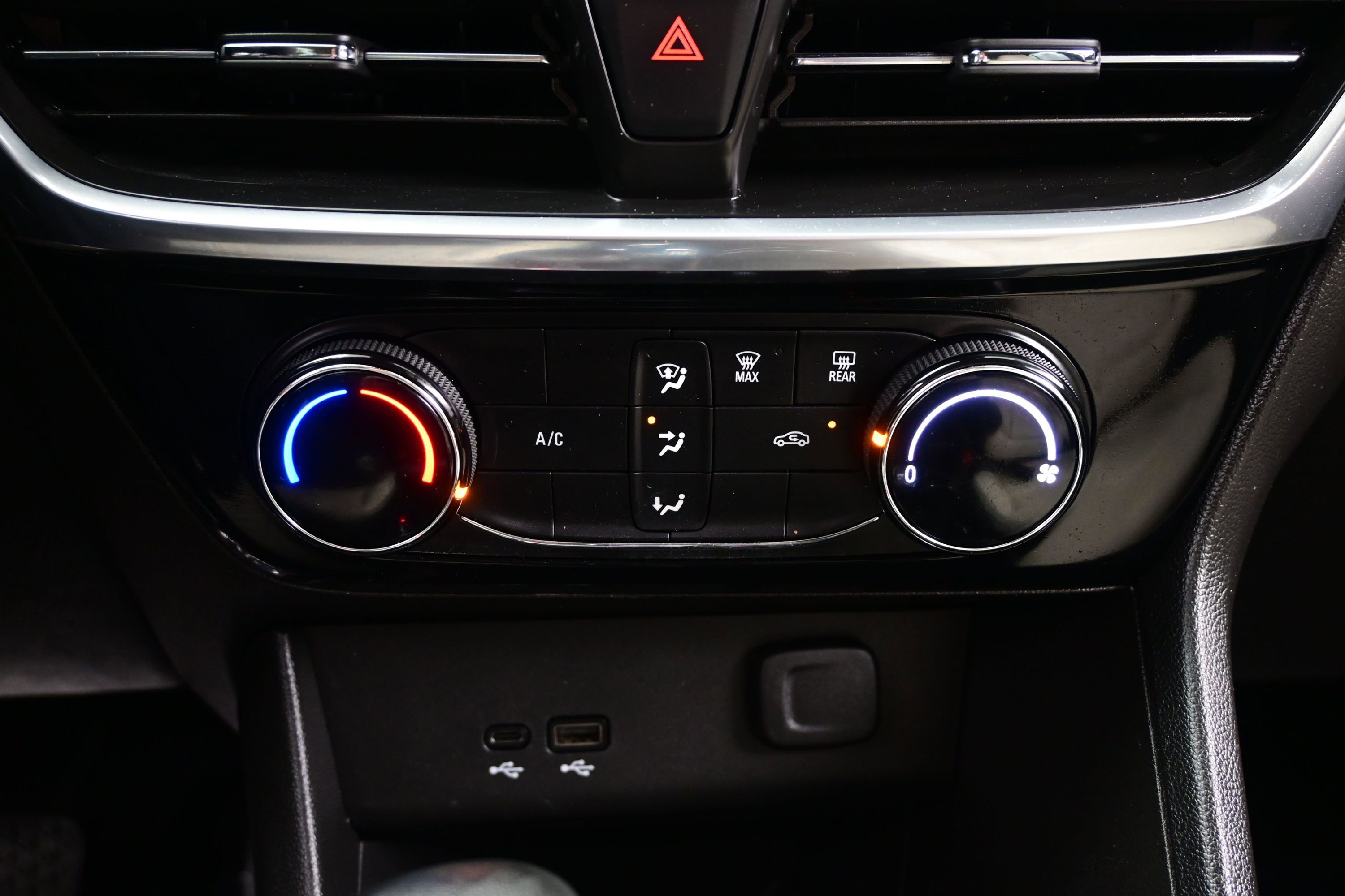 Used 2024 Buick Encore GX Sport Touring FWD image 19