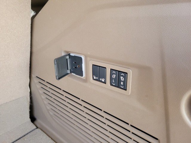 Used 2024 GMC Yukon Denali image 7