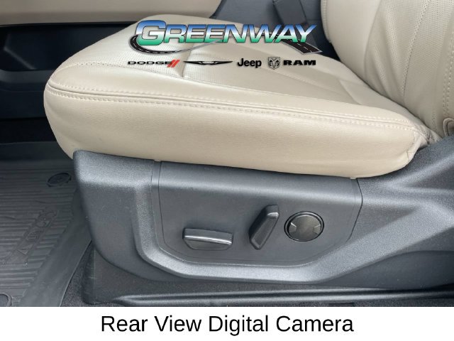 Used 2024 Ford Expedition XLT AWD/4WD image 18
