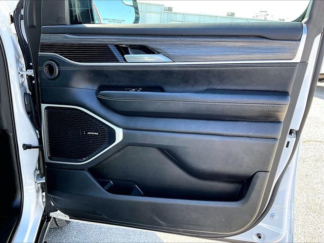 Used 2024 Jeep Wagoneer L Series II w/ Flexible Seating Group image 12