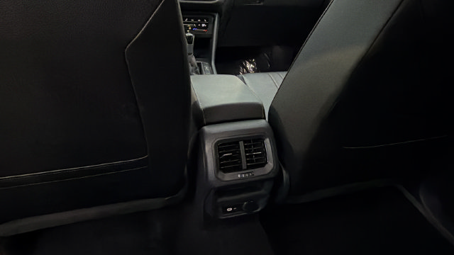 Used 2024 Volkswagen Tiguan SE AWD/4WD image 20