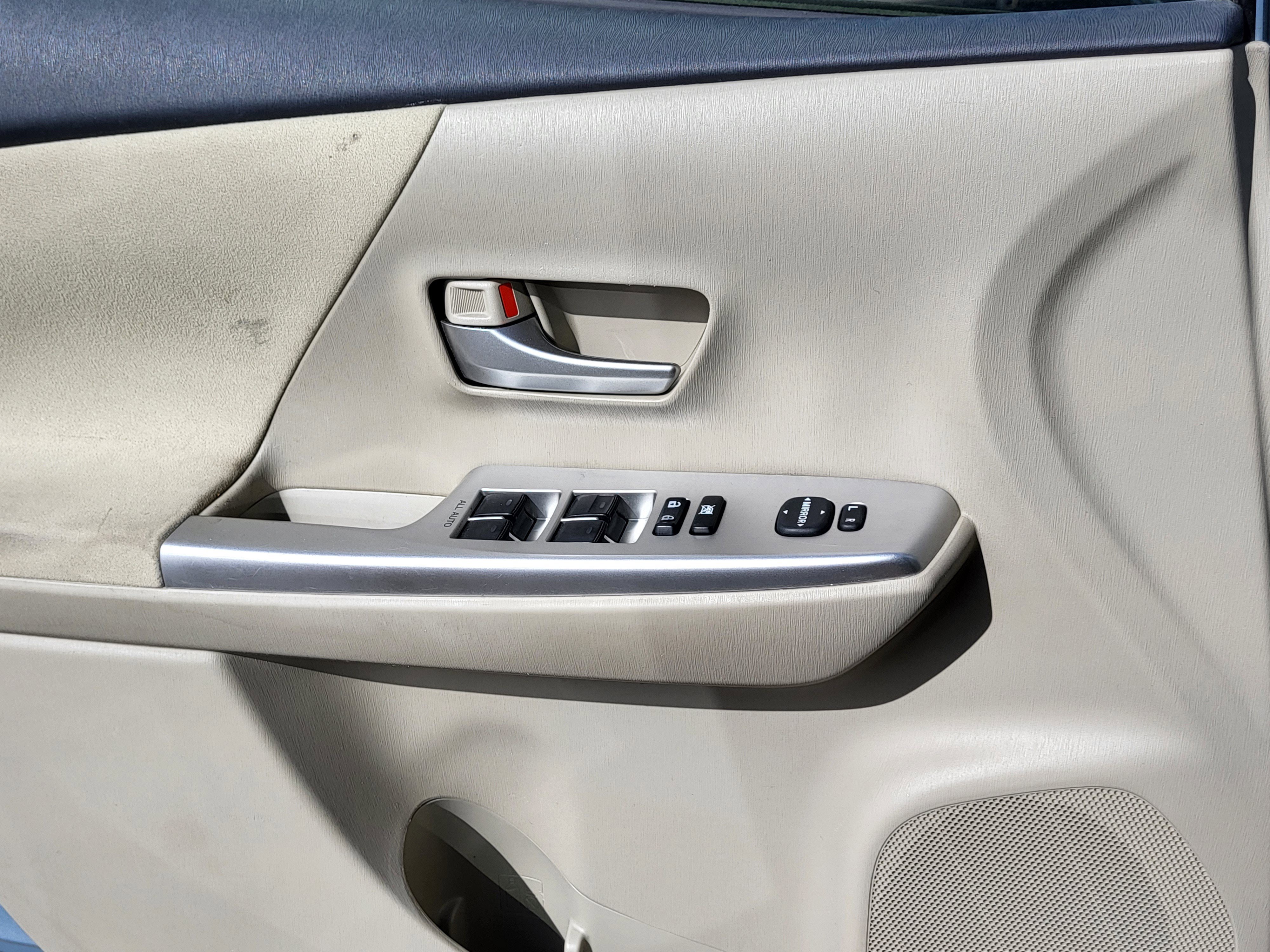 Used 2013 Toyota Prius V Three image 21