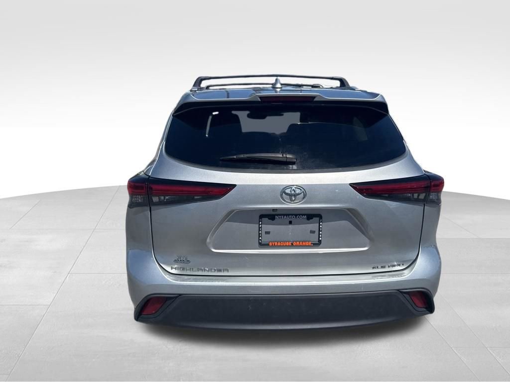 Used 2023 Toyota Highlander XLE AWD/4WD image 4