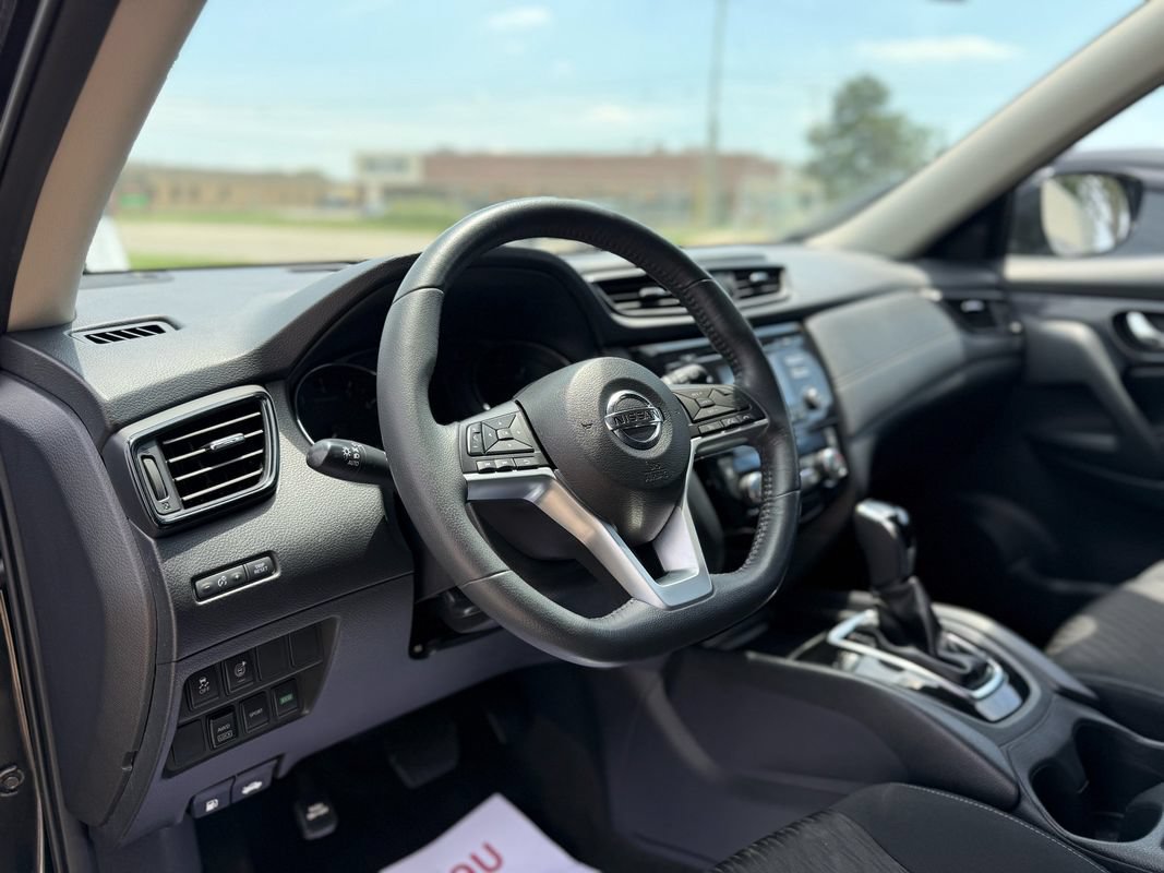Used 2017 Nissan Rogue SV AWD/4WD image 9