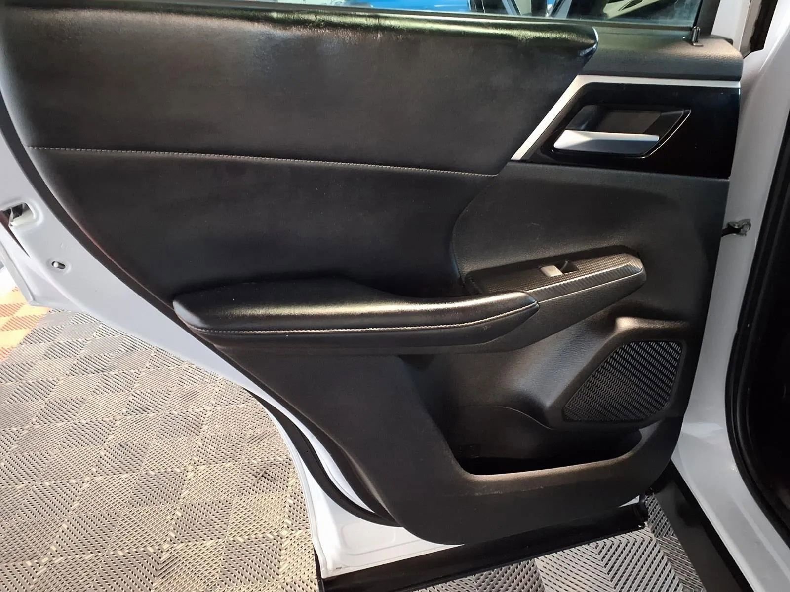 Used 2022 Mitsubishi Outlander SE AWD/4WD image 16