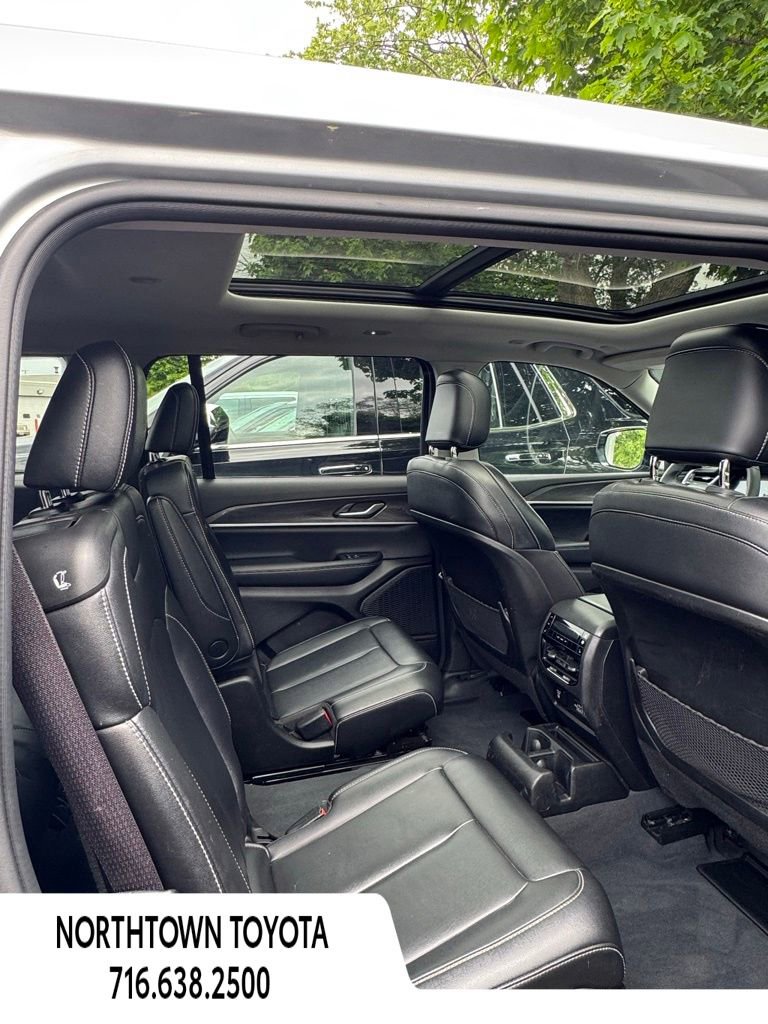Used 2023 Jeep Grand Cherokee L Limited AWD/4WD image 30