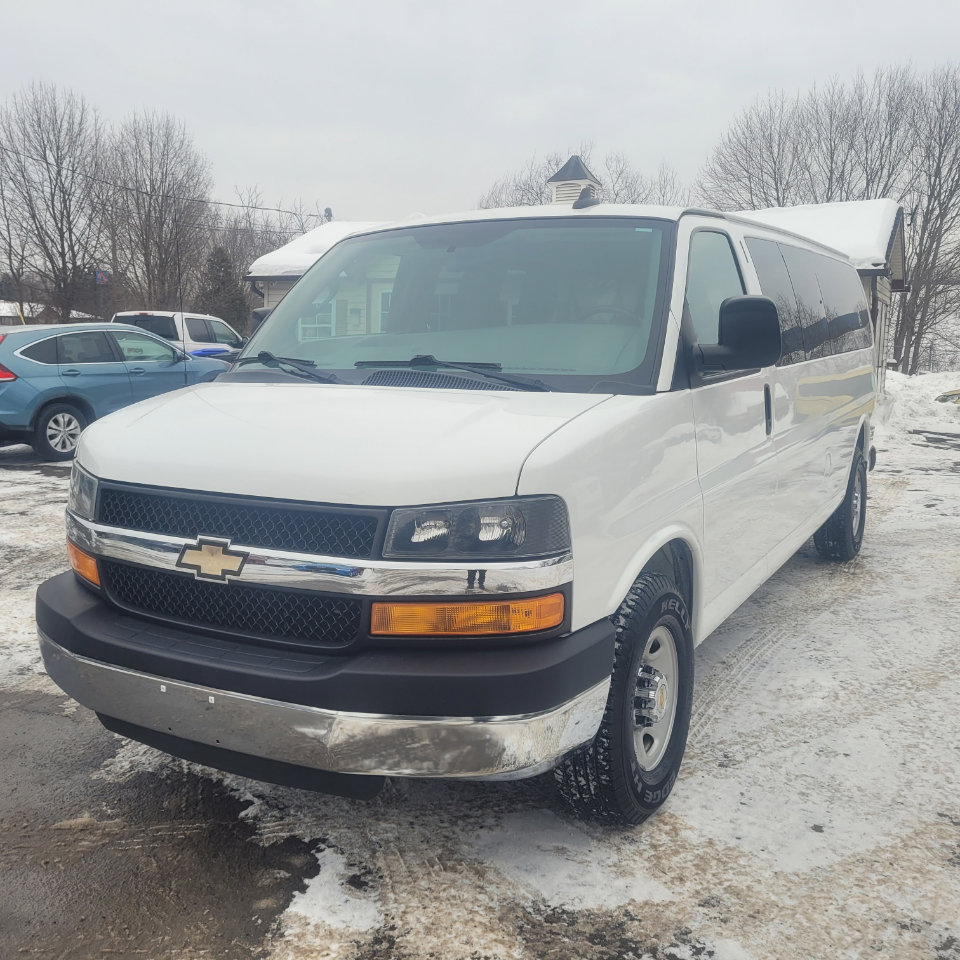 Used 2016 Chevrolet Express 3500 LT w/ LT Preferred Equipment Group image 4