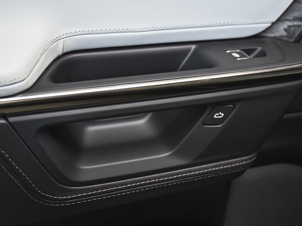 Used 2025 Rivian R1S Adventure image 15