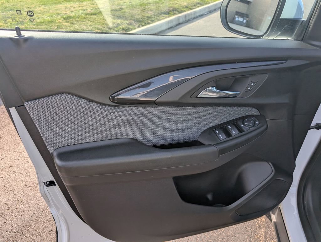 Used 2023 Chevrolet TrailBlazer LT w/ Convenience Package image 14