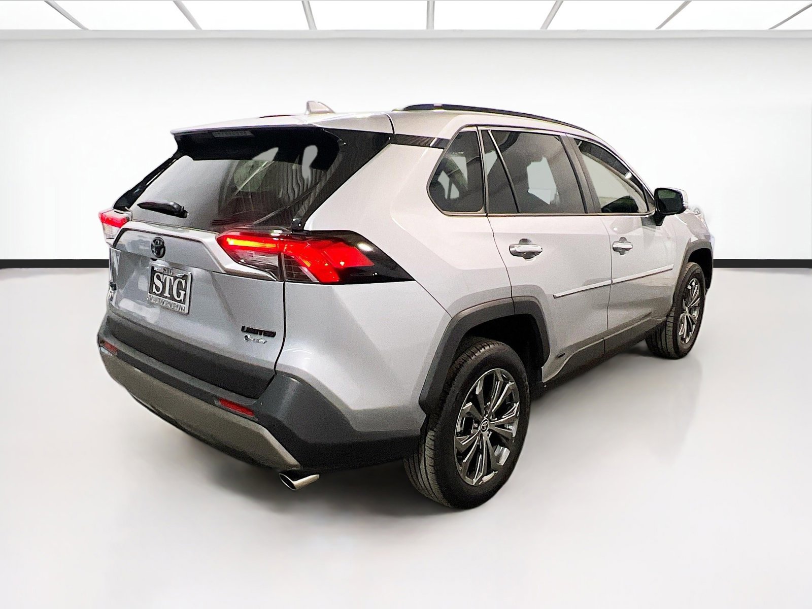 Used 2025 Toyota RAV4 Limited w/ Weather Package image 4