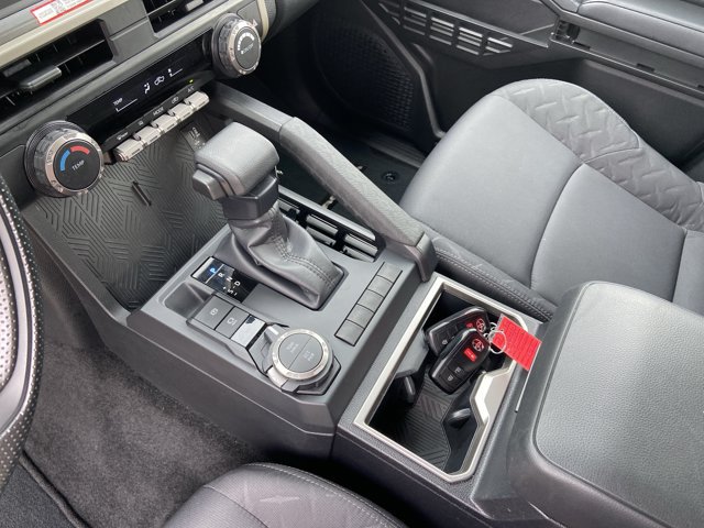 Used 2025 Toyota Tacoma SR5 AWD/4WD image 24